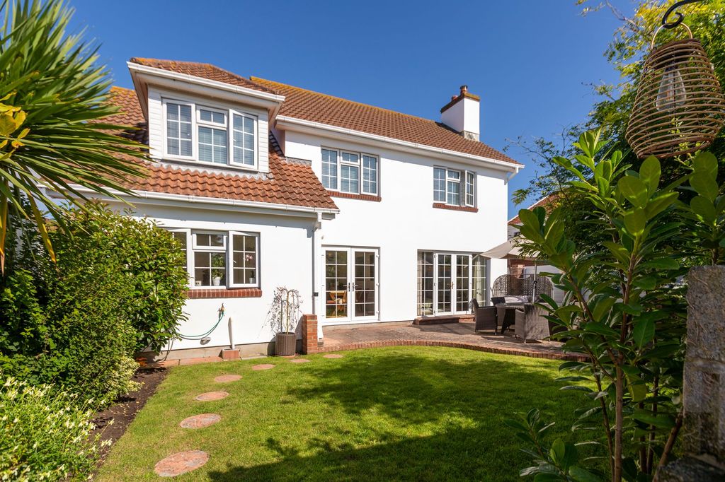 Property photo 1 of 39