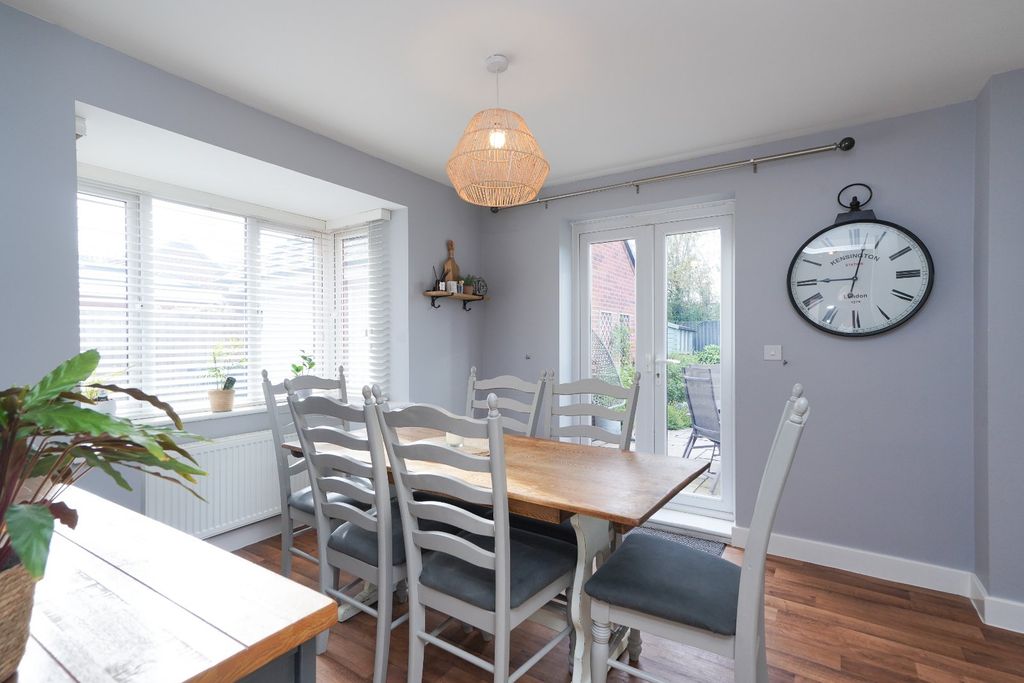 Property photo 3 of 23 Dining Area