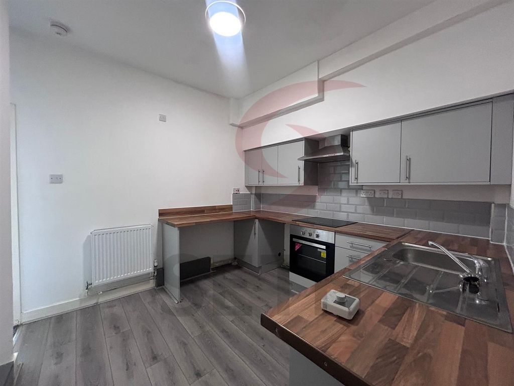 Property photo 2 of 11 Kitchen