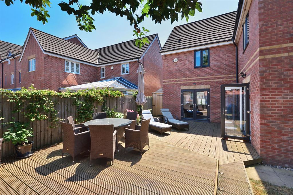 Property photo 2 of 39