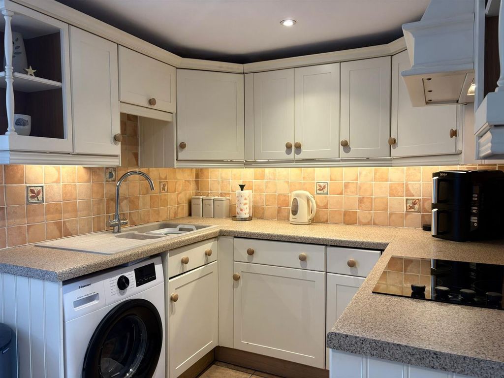 Property photo 2 of 12 Kitchen