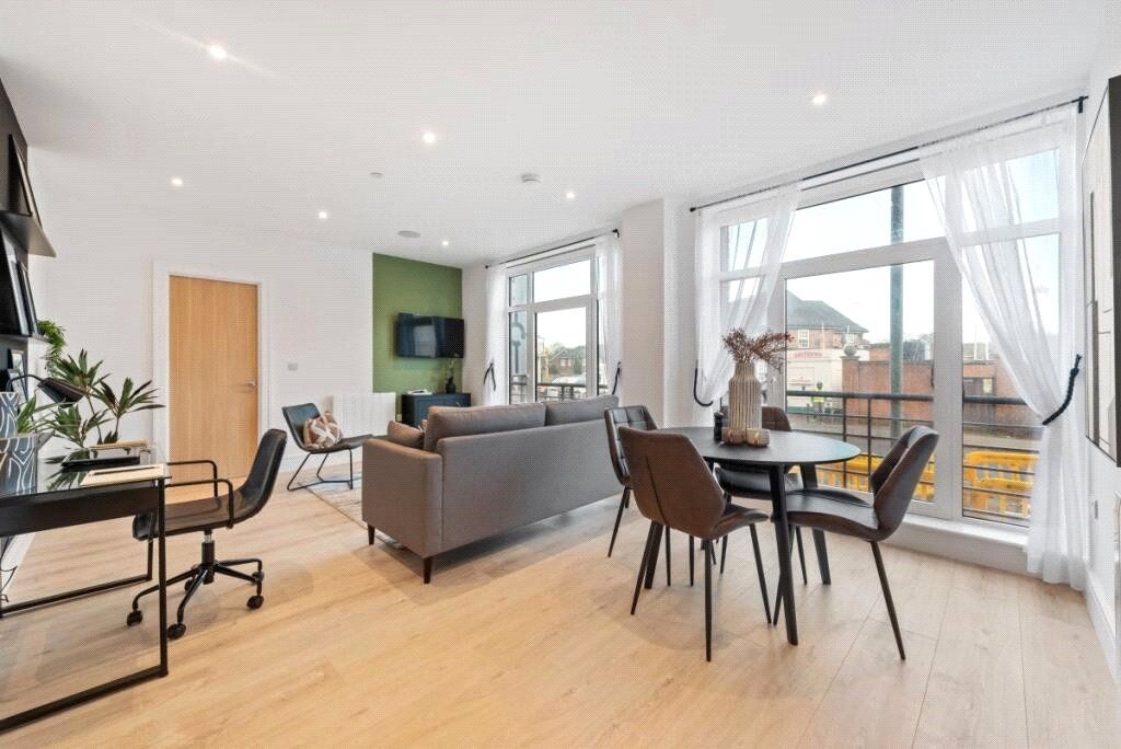 Property photo 1 of 8 Reception/Kitchen