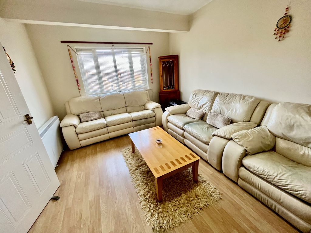 Property photo 2 of 6