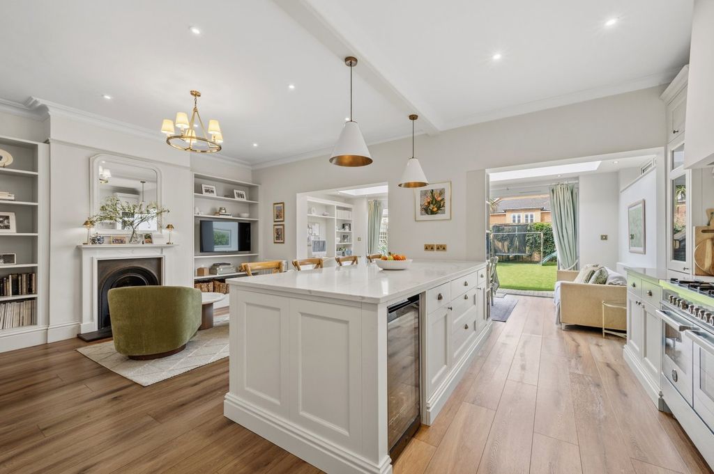 Property photo 2 of 30