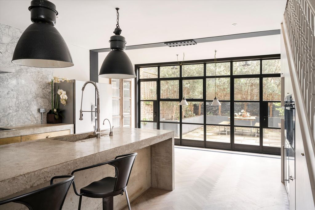 Property photo 3 of 15 Image