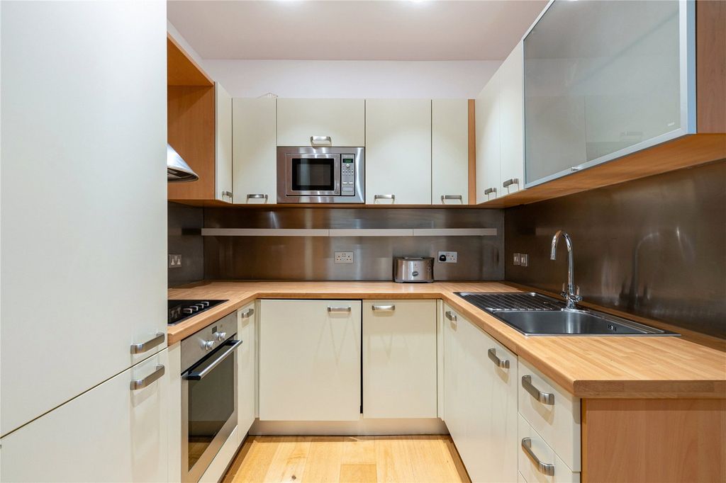 Property photo 3 of 12 Kitchen