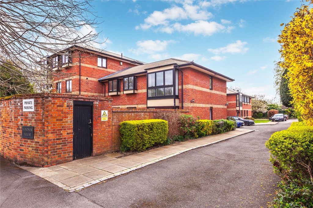 Property photo 1 of 11 Entrance