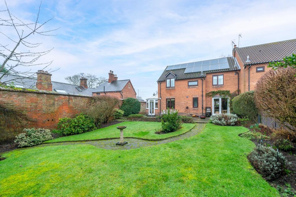 Property photo 1 of 27 Rear Garden