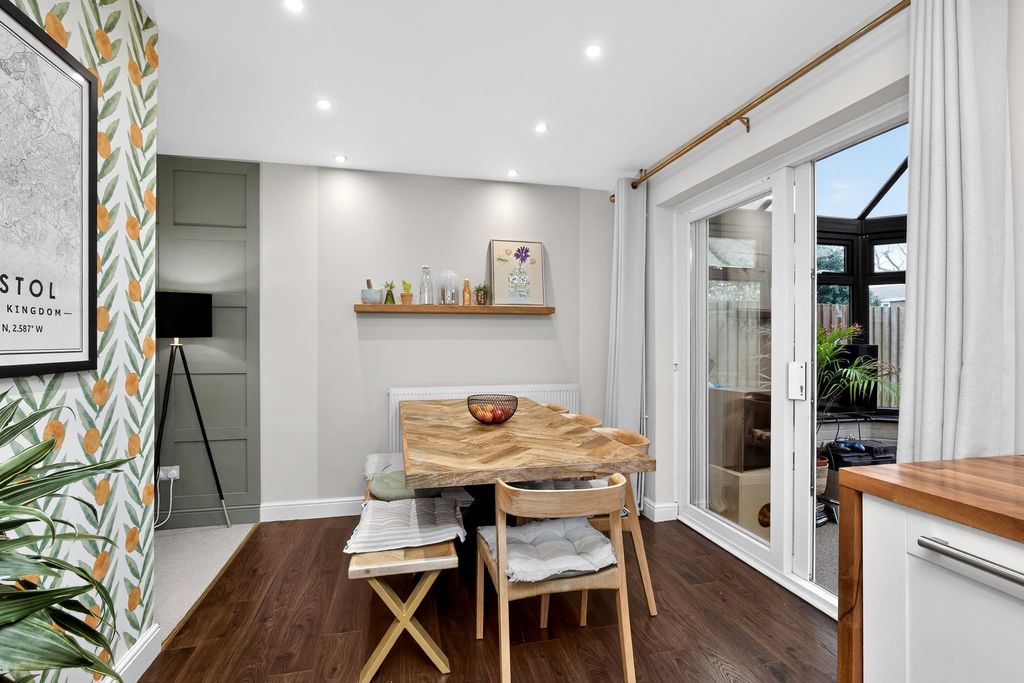 Property photo 3 of 20 Dining Area