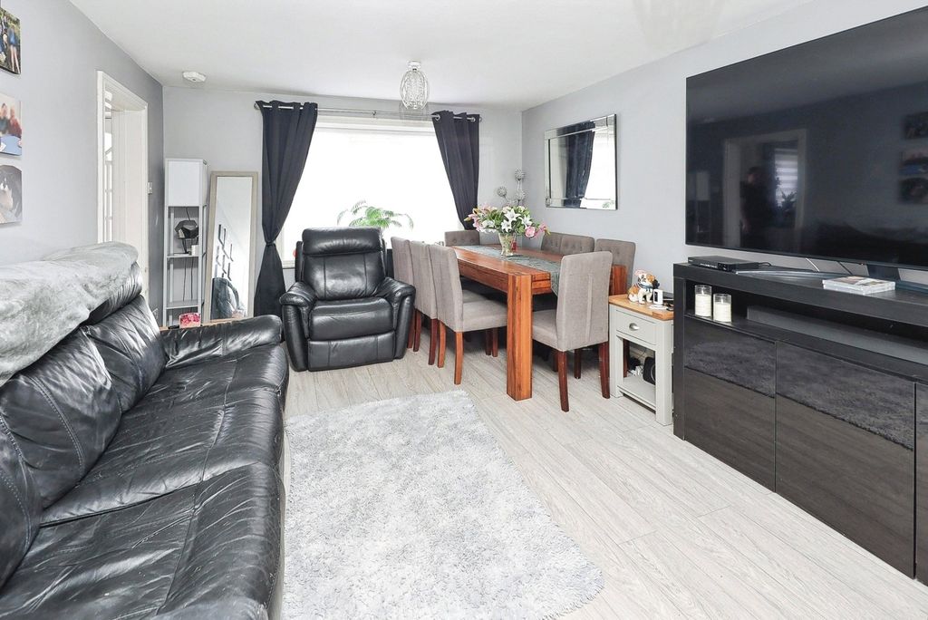 Property photo 2 of 15 Picture No. 04