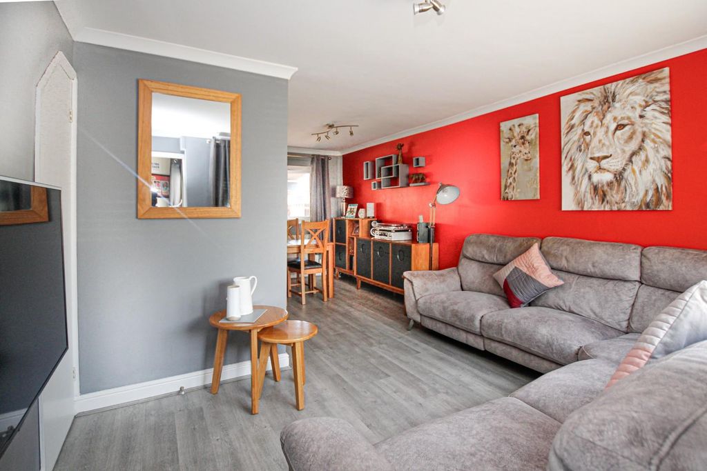 Property photo 2 of 11