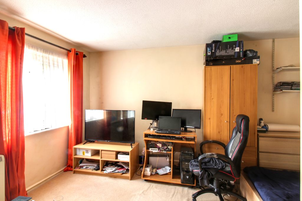 Property photo 3 of 15 Studio Room