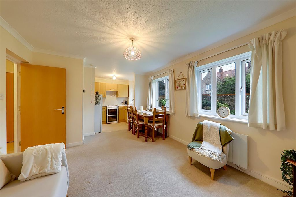 Property photo 2 of 20 Lounge/Dining Room