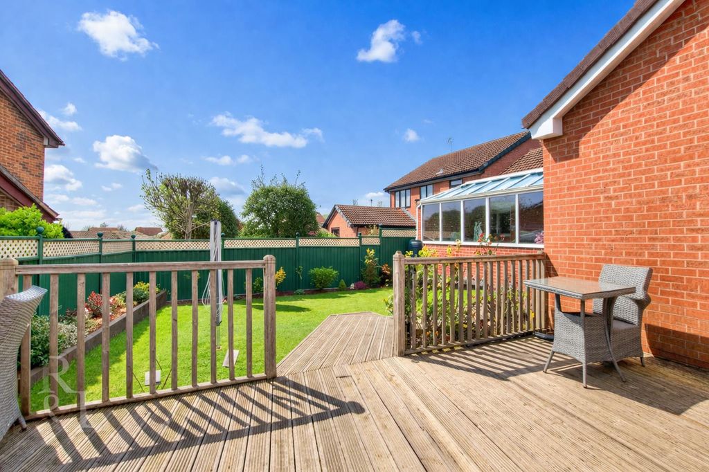 Property photo 2 of 16 36263059-E884-45F2-8Fff-8161d2A8F38E.Png