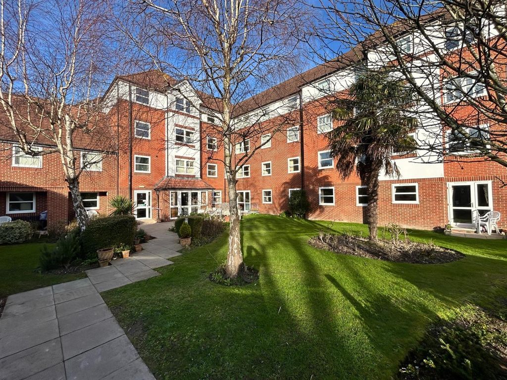 Property photo 2 of 15 01323 438506