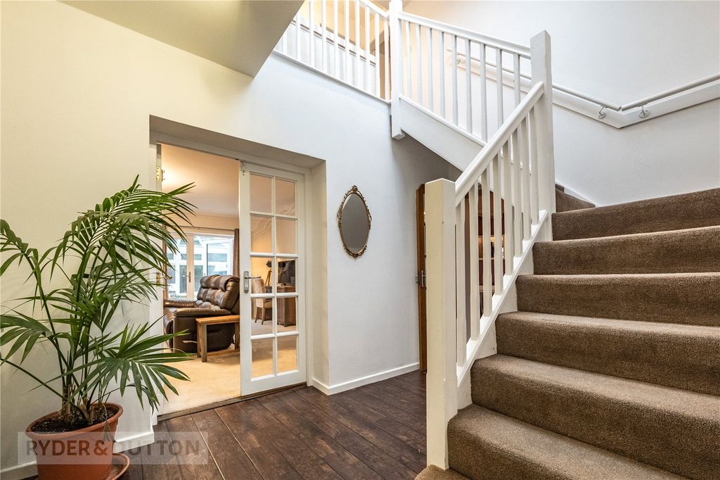 Property photo 2 of 35 Entrance Hallway