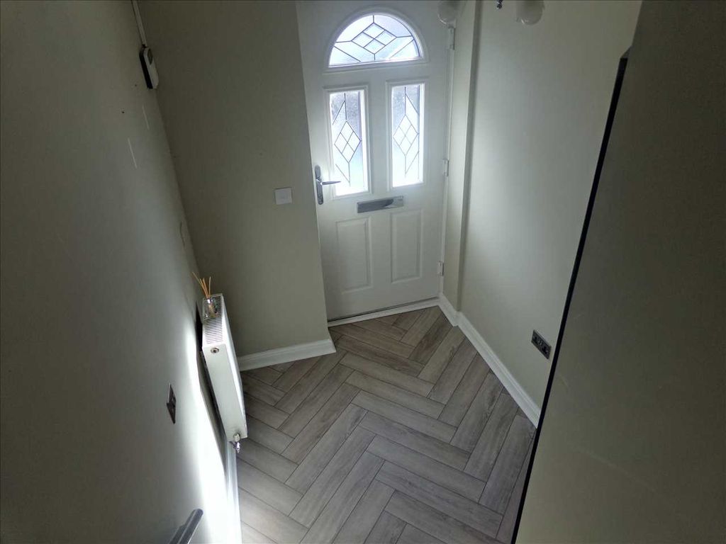 Property photo 2 of 14 Hall