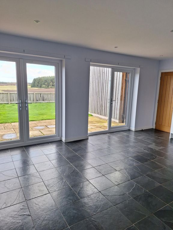 Property photo 3 of 7 Kitchen