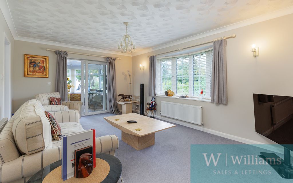 Property photo 3 of 25 Lounge