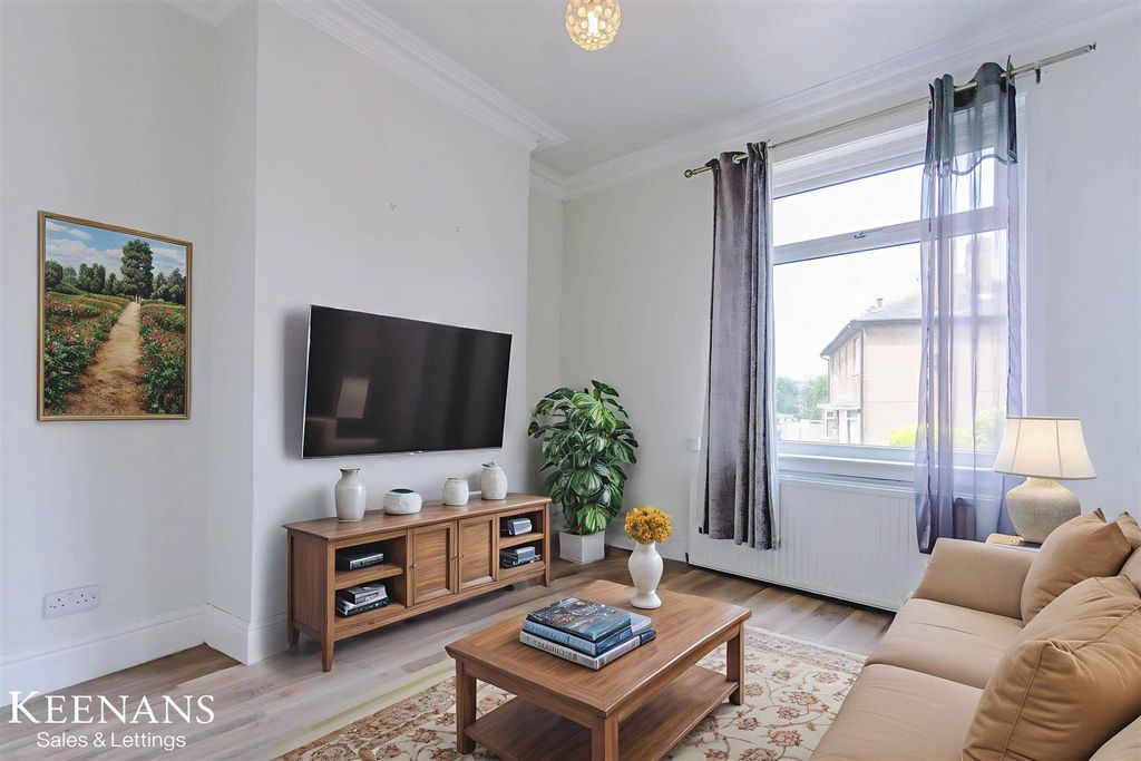Property photo 2 of 24 Img_6118 - Living Room - Standard - 0.Jpg