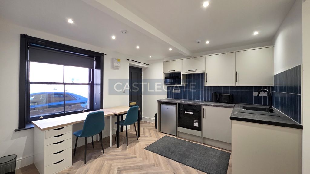 Property photo 1 of 10 The Flyboat, Flat 2, 6 Colne Street, Huddersfield, HD1 3Bs (12)