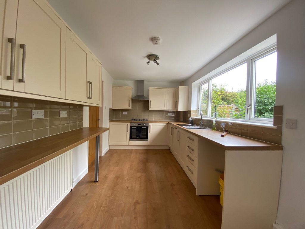 Property photo 2 of 10 Kitchen