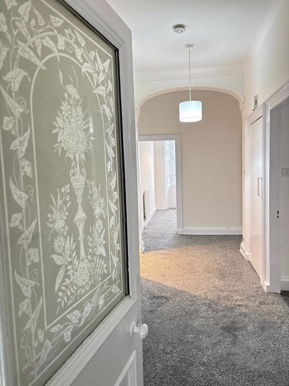 Property photo 2 of 11 Entrance Hall