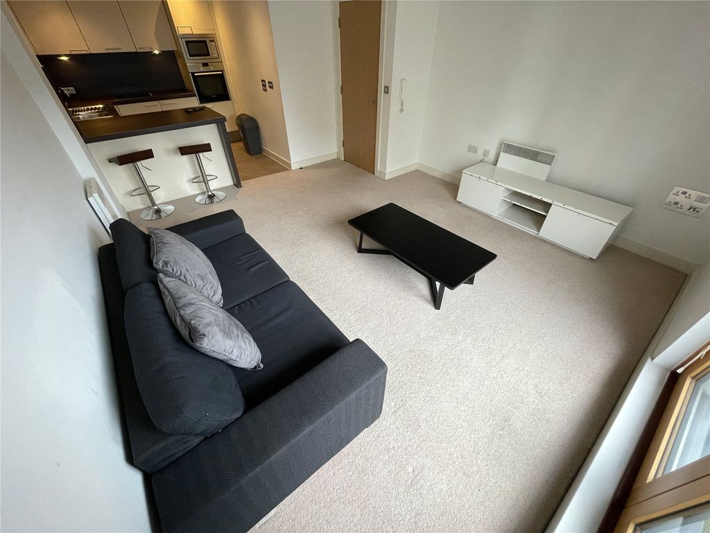 Property photo 3 of 8 Picture 3