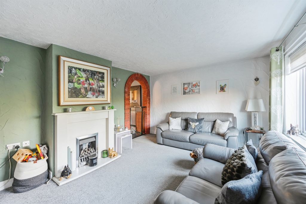 Property photo 3 of 17