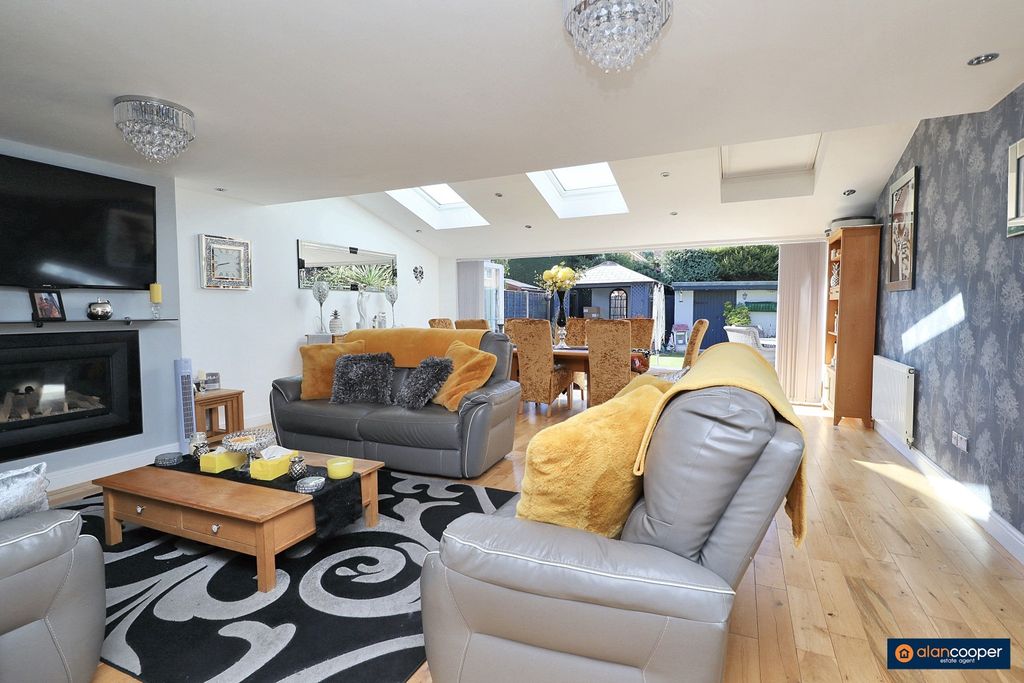 Property photo 2 of 28 4519454