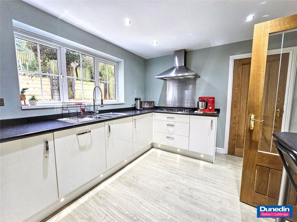 Property photo 3 of 25 Picture No. 18