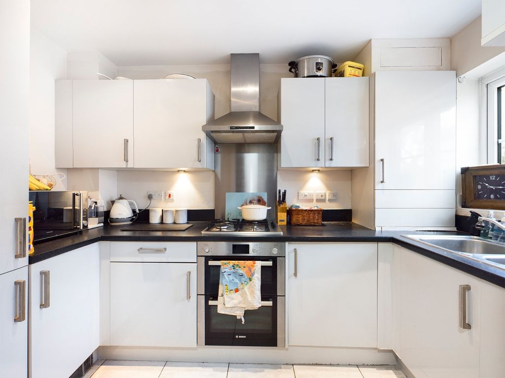 Property photo 2 of 8 Picture No. 11