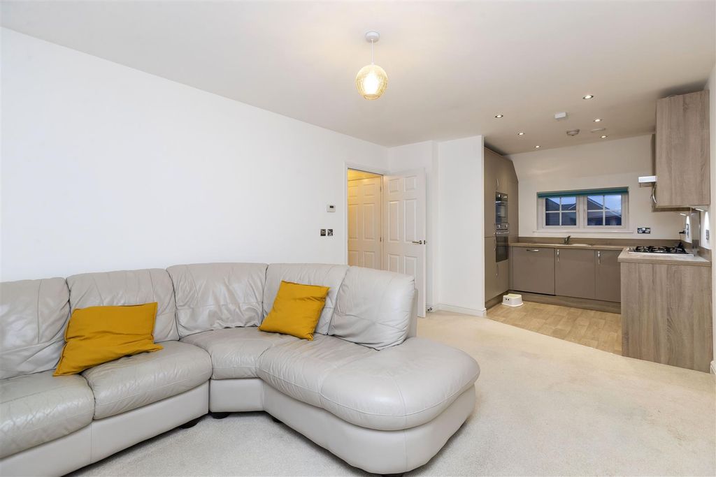 Property photo 2 of 12 2-2_21_Lion_Mews_Woodilee_Village_003.Jpg