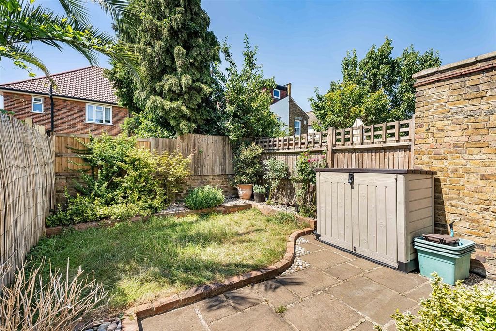 Property photo 3 of 25