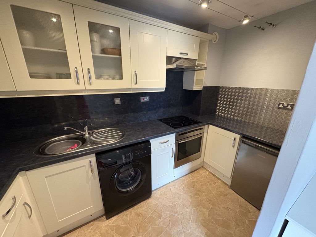 Property photo 3 of 9 Gallery