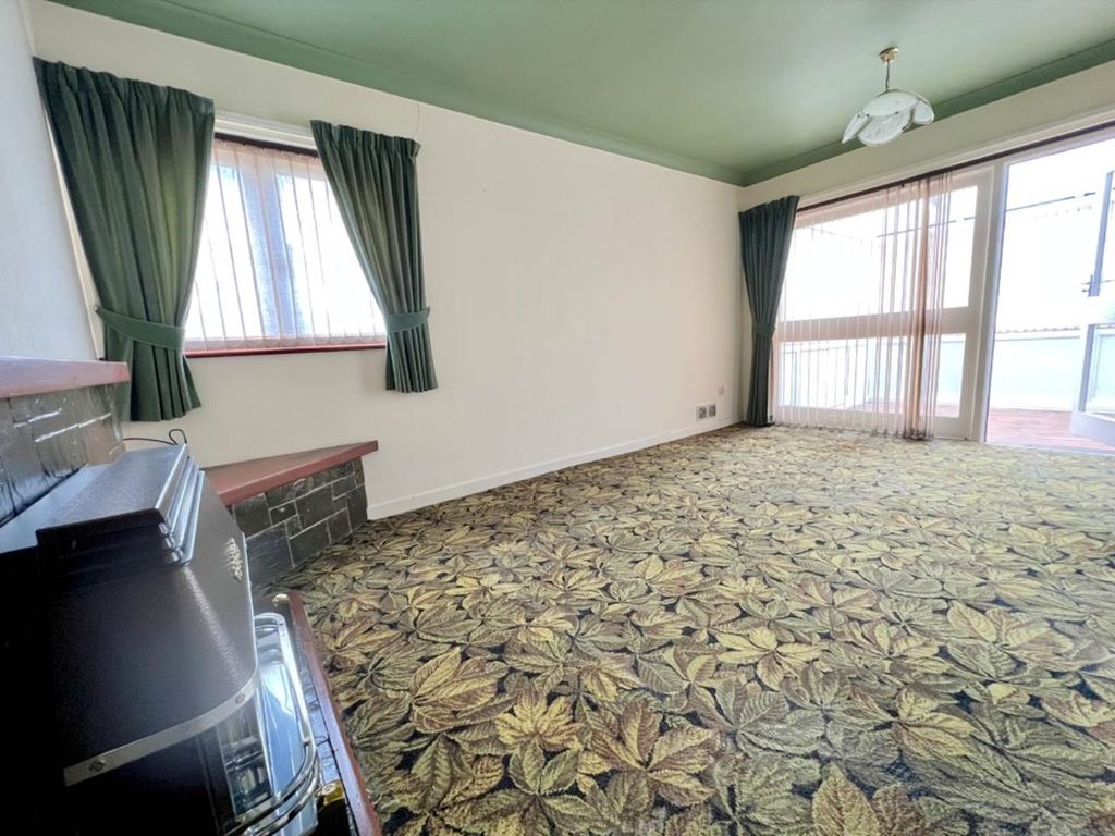 Property photo 2 of 17 Dining Room