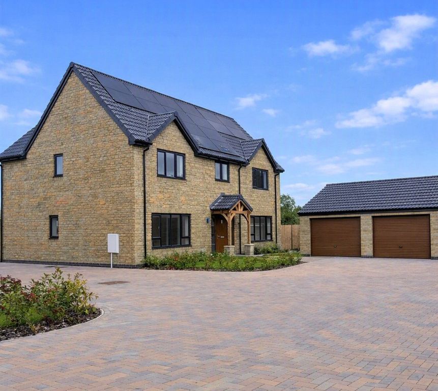 Property photo 1 of 7 Reedlings
