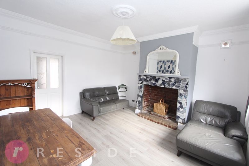 Property photo 2 of 11 Lounge