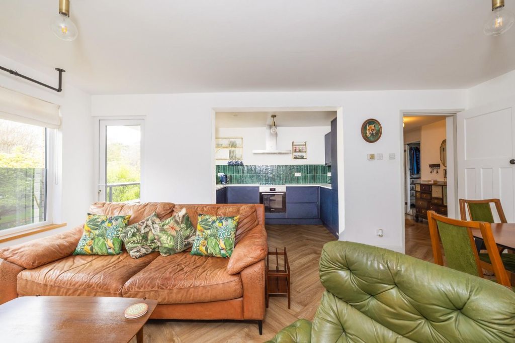 Property photo 3 of 20 Char9999.Jpg