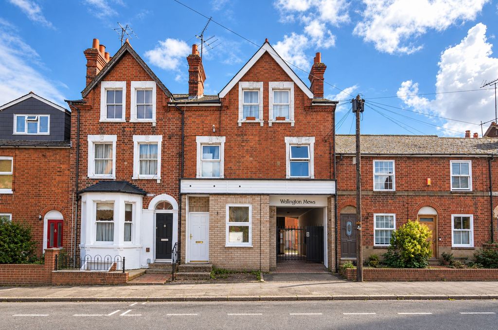 Property photo 1 of 8 Watlington Street