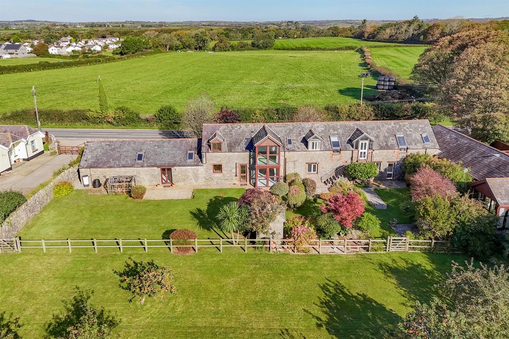 Property photo 3 of 26 1&amp;2 Little Highways Mews - Web (10 Of 55).Jpg