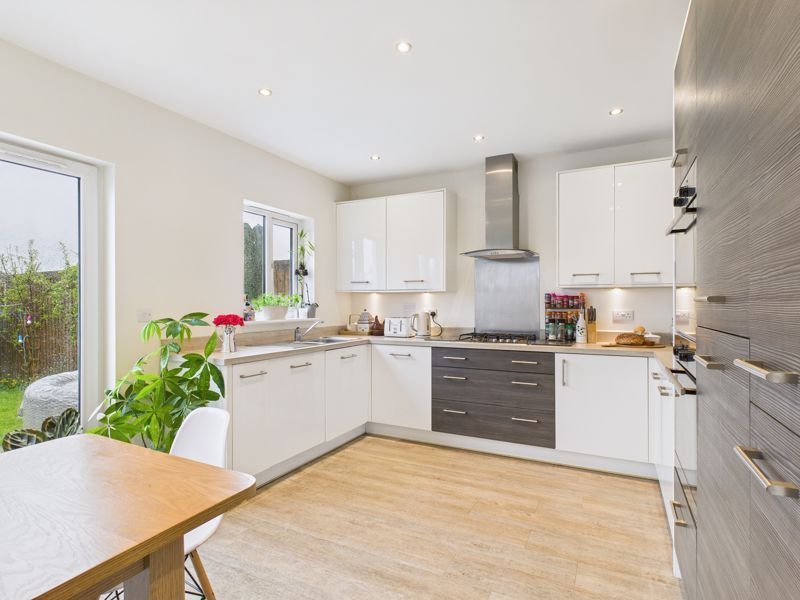 Property photo 3 of 12 Kitchen