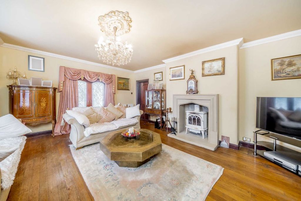 Property photo 2 of 9