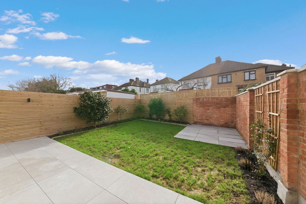 Property photo 3 of 39