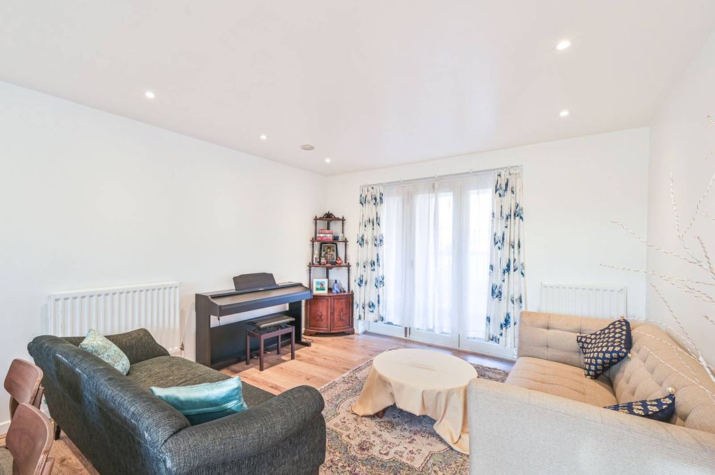 Property photo 2 of 8