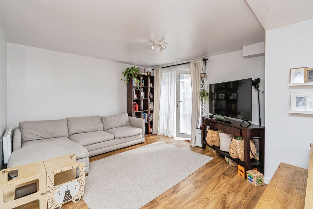 Property photo 3 of 17 Photo