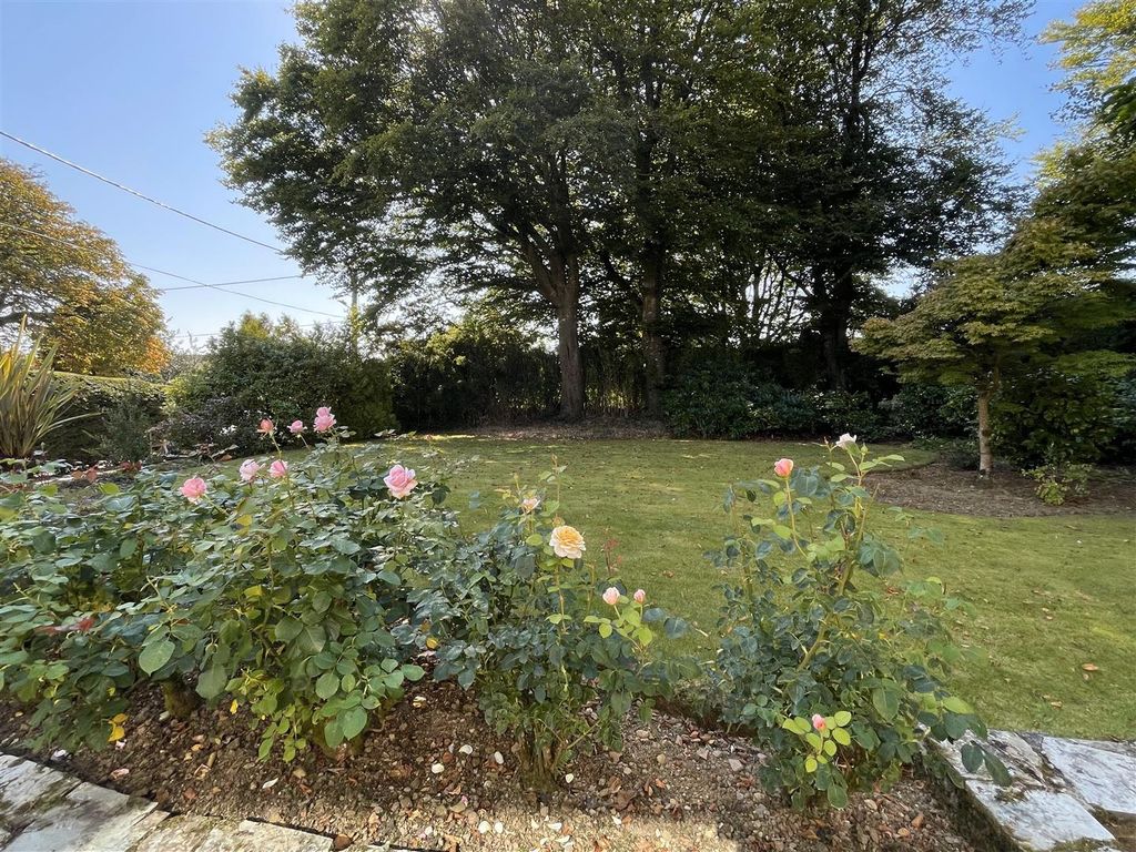 Property photo 3 of 26 Garden 2.Jpg