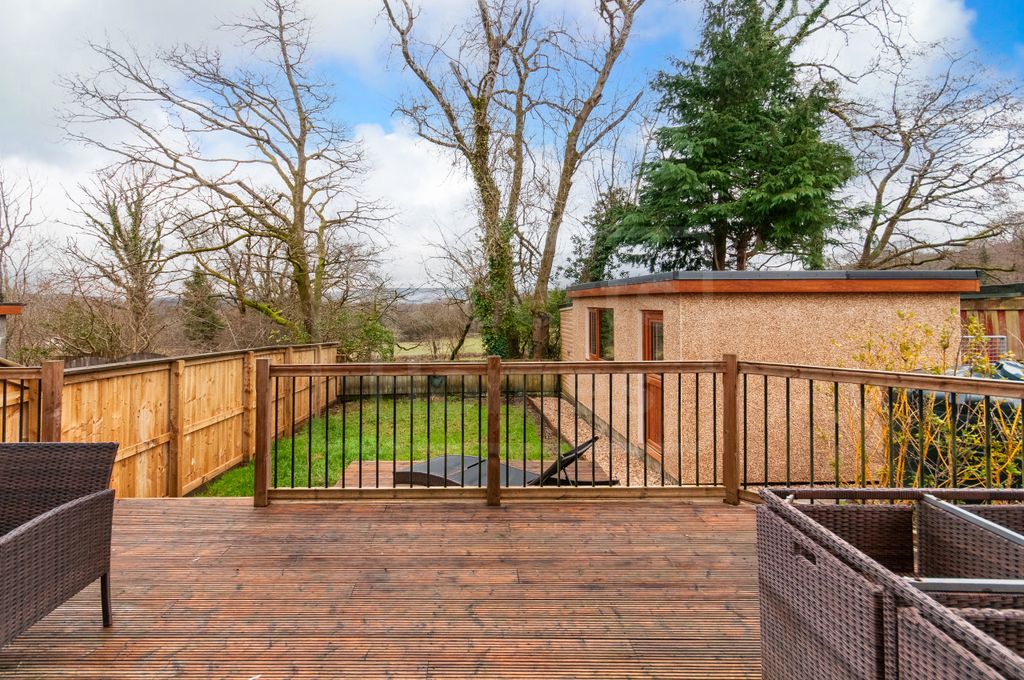 Property photo 3 of 34 Garden