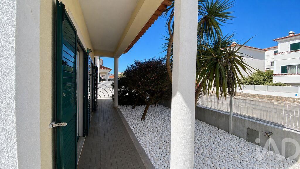 Property photo 1 of 32