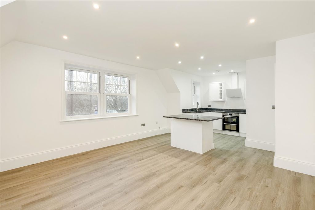 Property photo 2 of 7 Station House